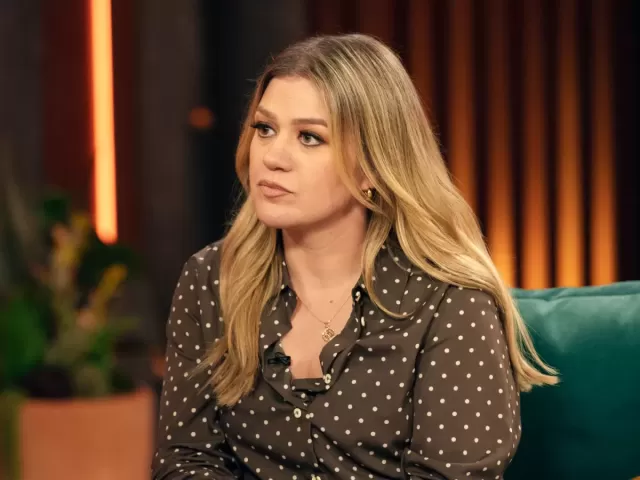 Kelly Clarkson Returns to TV After Former Spouse's Death